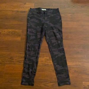 Women’s camo pants!